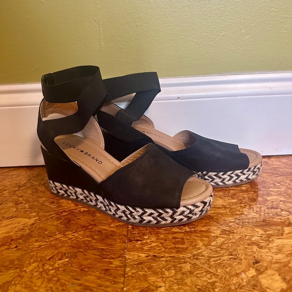 Lucky Cross Strap Sandal - Picture 2 of 3